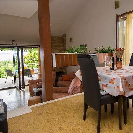 Vacation Home Mirjana Seget Vranjica Exterior foto
